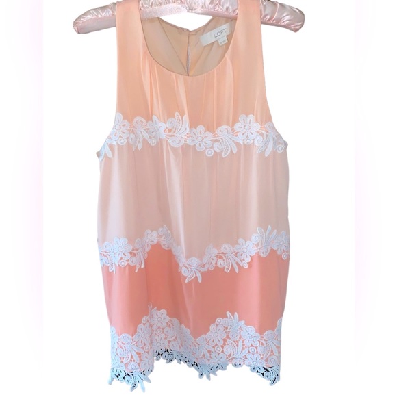 NWT LOFT Pleated Peach Sleeveless Floral Lace Blouse Size Medium - Picture 1 of 14